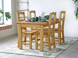 Dřevěný jídlení stůl