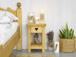 dřevěný smrkový noční stolek