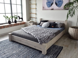 Dřevěná postel rustikální