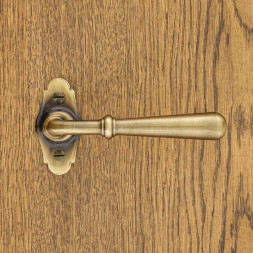 rustikální okenní kliky zlato