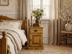 rustikální noční stolek z masivního dřeva do ložnice