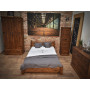 Manželská postel z masivního borovicového dřeva 