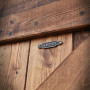 detail dřevěných dveří