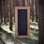 dřevěné dveře s tabulí