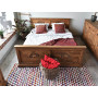 Praktická dřevěná postel