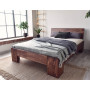 Krásná dřevěná postel