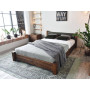 Pohodlná postel z borovicového dřeva