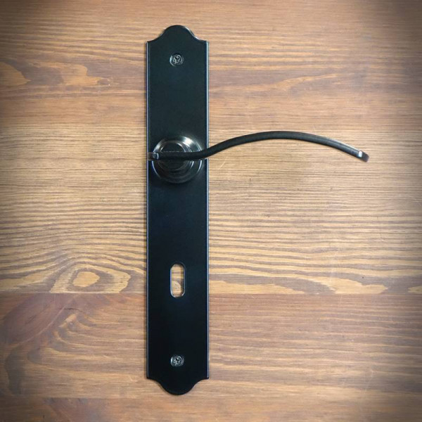Dveřní klika Crosby, s otvorem pro dozický (pokojový) klíč 90 mm, černá
