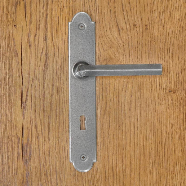 Dveřní klika Alba, s otvorem pro dozický (pokojový) klíč 90 mm, surová