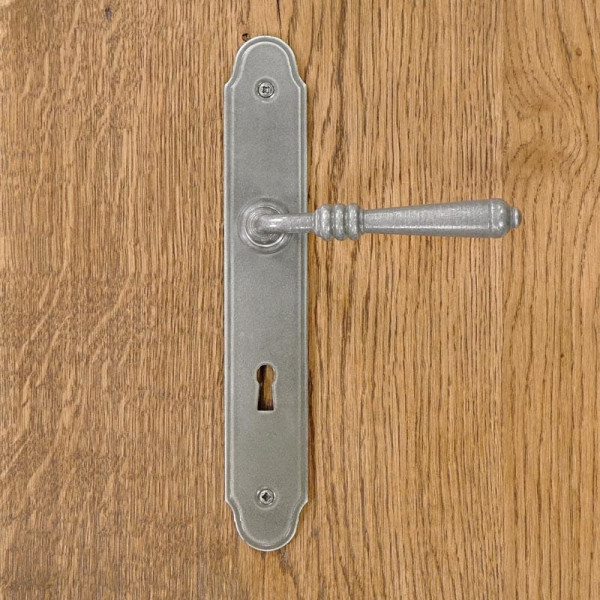 Dveřní klika Devon, s otvorem pro dozický (pokojový) klíč 72 mm, surová