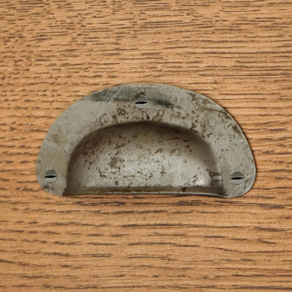Nábytková úchytka mušle z lisované oceli Malut, 76 mm