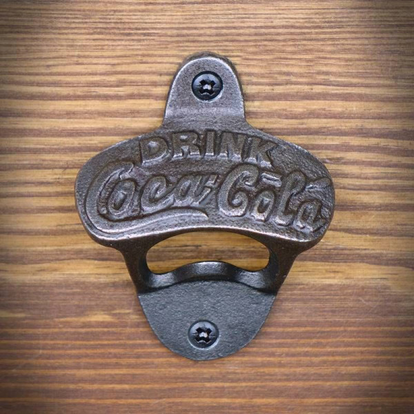 Nástěnný otvírák na lahve Coca Cola
